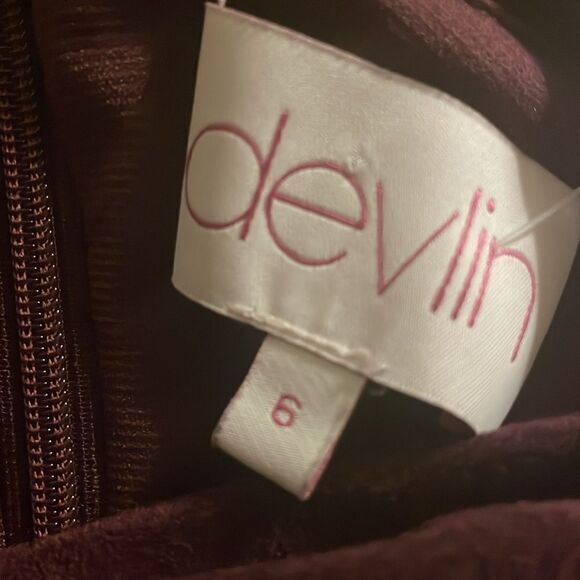 Devlin purple velvety dress deep V - Picture 5 of 7